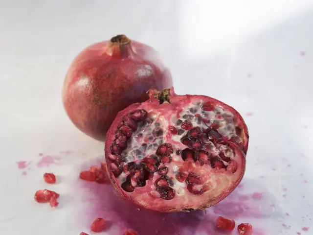 Before retiring for the night, these dietitian-approved foods might aid in reducing belly fat:...