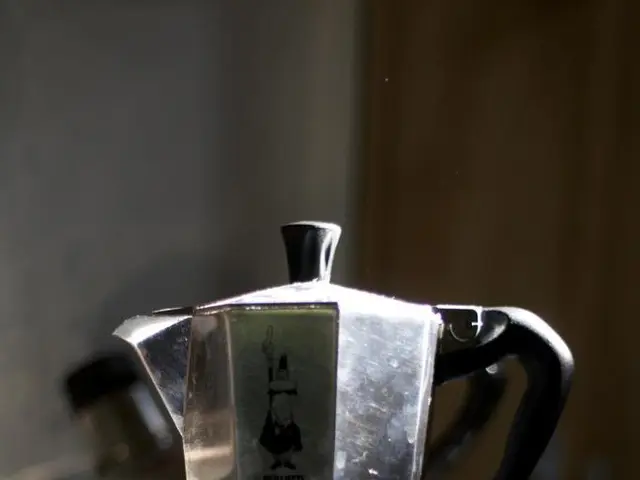 Helichrysum Essential Oil: Exploring Potential Advantages and Utilization Methods