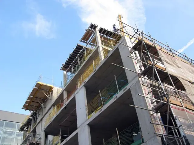 Solar quiet persists on the Sun at the start of the new week: anticipating changes