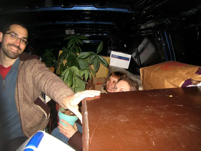 Stranger disrobes publicly, exposing himself to a female individual in Bersenbrück.