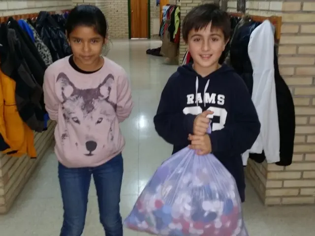 Elderly woman witnesses teenager stripping in Offenbach-Bieber