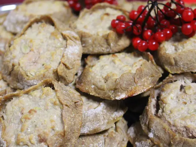 Oatsprovide similar benefits to glycerin for hair care.