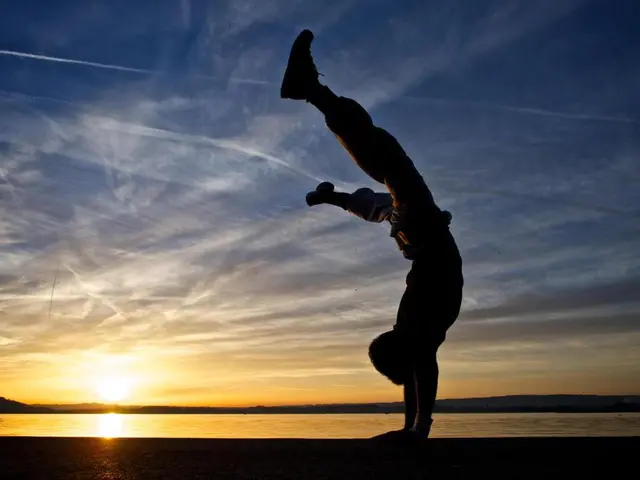 The question at hand: Can soaking up some sun improve psoriasis symptoms?